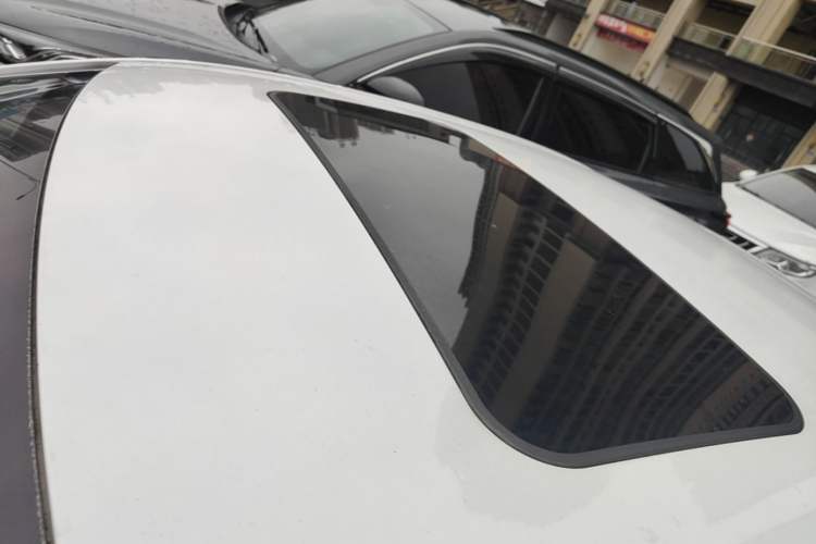 Used Roewe i5 2019 1.5L Automatic 4G Connected Langyue Edition Roof