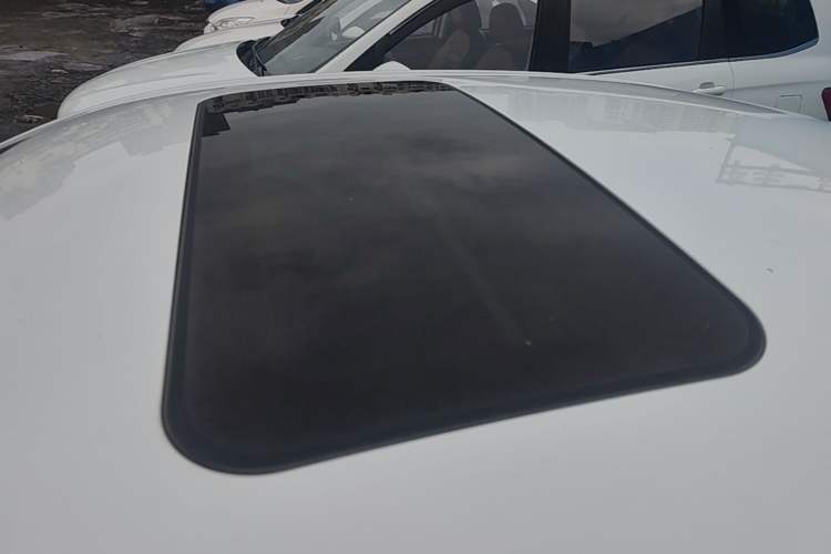 Used Roewe i5 2019 1.5L Automatic 4G Connected Langyue Edition Roof