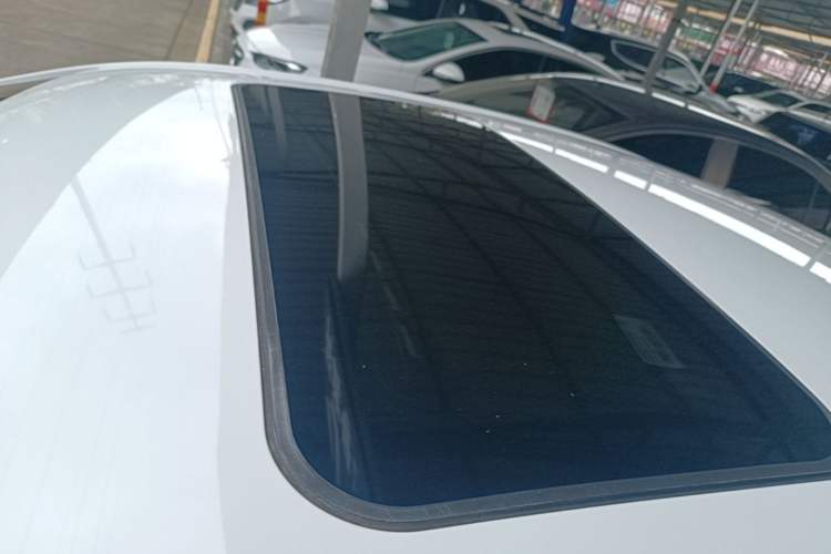 Used Roewe i5 2019 20T Automatic 4G Connected Supercharged Flagship Edition Roof