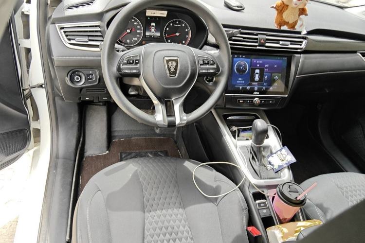 Used Roewe i5 2019 1.5L Automatic 4G Connected Langyue Edition Steering Wheel