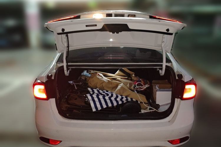 Used Roewe i5 2019 1.5L Automatic 4G Connected Langyue Edition Trunk