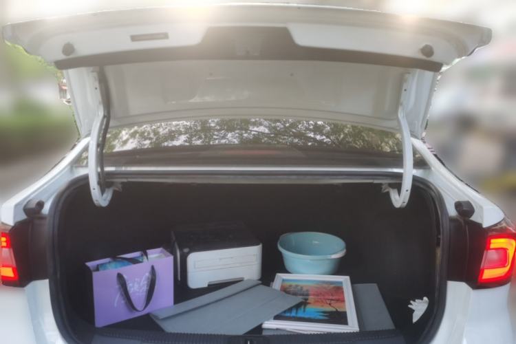 Used Roewe i5 2019 1.5L Automatic 4G Connected Langhao Edition Trunk