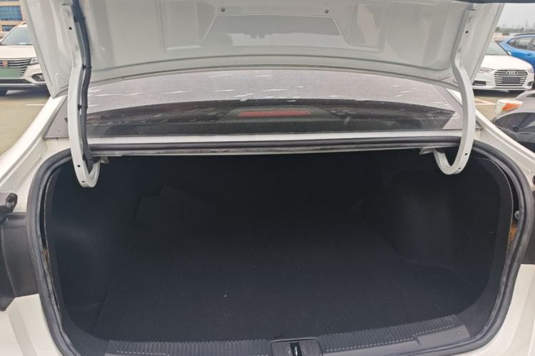 Used Roewe i5 2019 20T Automatic SmartConnect Luxury Prestige Edition Trunk