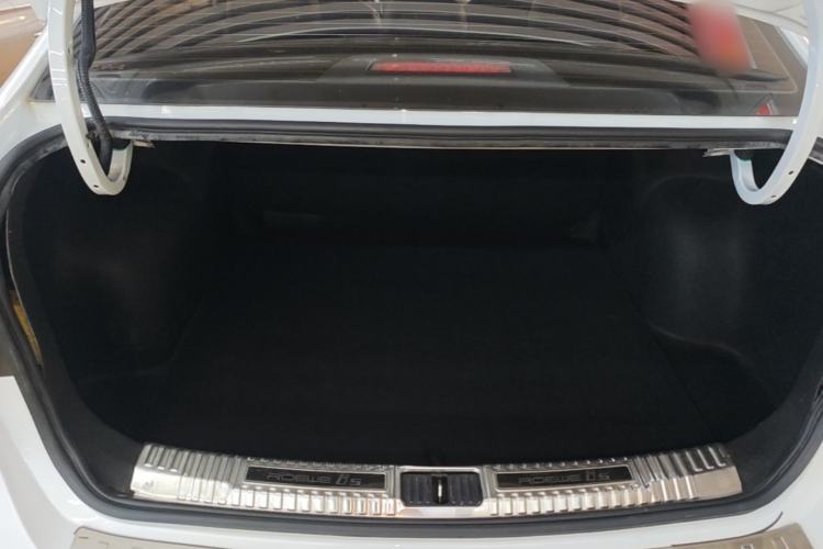 Used Roewe i5 2019 1.5L Manual 4G Connected Langyue Edition Trunk