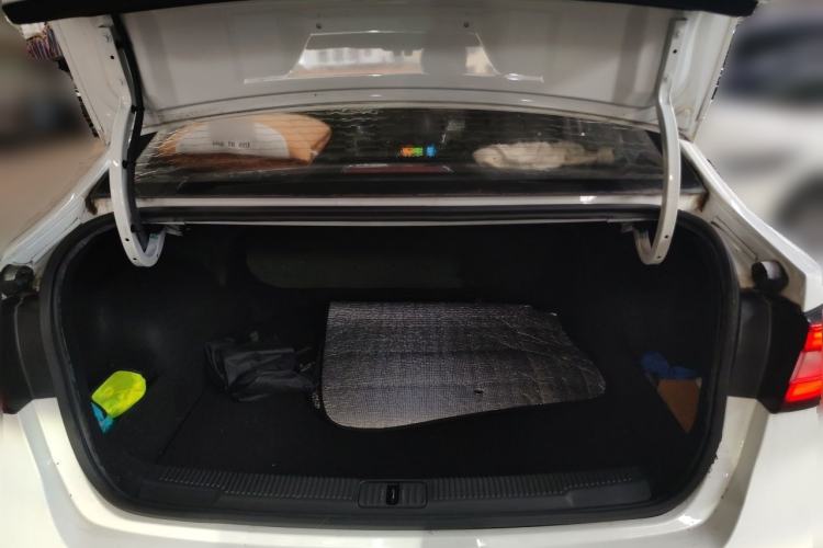 Used Roewe i5 2019 1.5L Automatic 4G Connected Langhao Edition Trunk