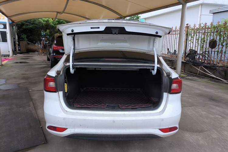 Used Roewe i5 2019 1.5L Automatic 4G Connected Langhao Edition Trunk