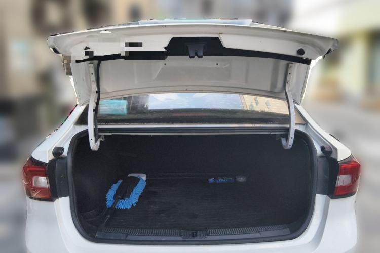 Used Roewe i5 2019 1.5L Automatic 4G Connected Langyue Edition Trunk