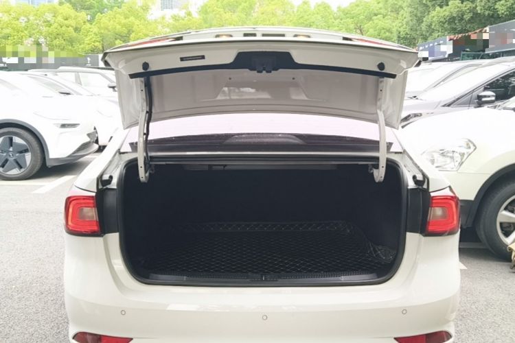 Used Roewe i5 2019 1.5L Automatic 4G Connected Langhao Edition Trunk