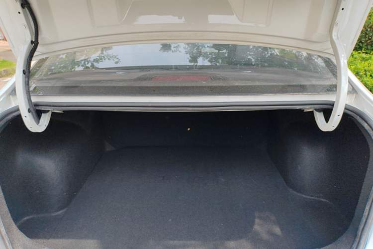 Used Roewe i5 2019 1.5L Automatic 4G Connected Langhao Edition Trunk