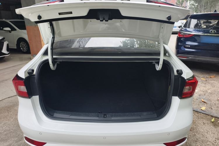 Used Roewe i5 2019 1.5L Automatic 4G Connected Linghao Flagship Edition Trunk