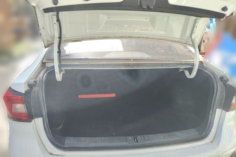 Used Roewe i5 2019 1.5L Manual 4G Connectable Langhao Edition Trunk