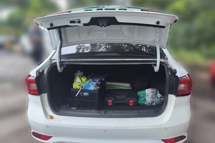 Used Roewe i5 2019 1.5L Automatic 4G Connected Linghao Edition Trunk