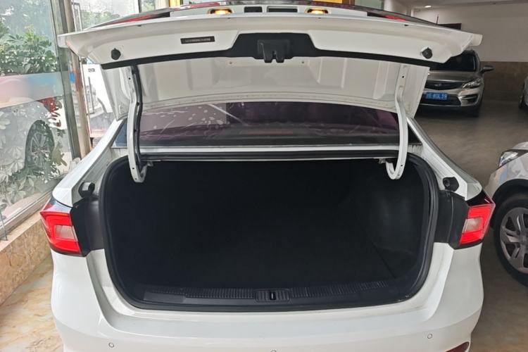 Used Roewe i5 2019 1.5L Manual 4G Connectable Langhao Edition Trunk