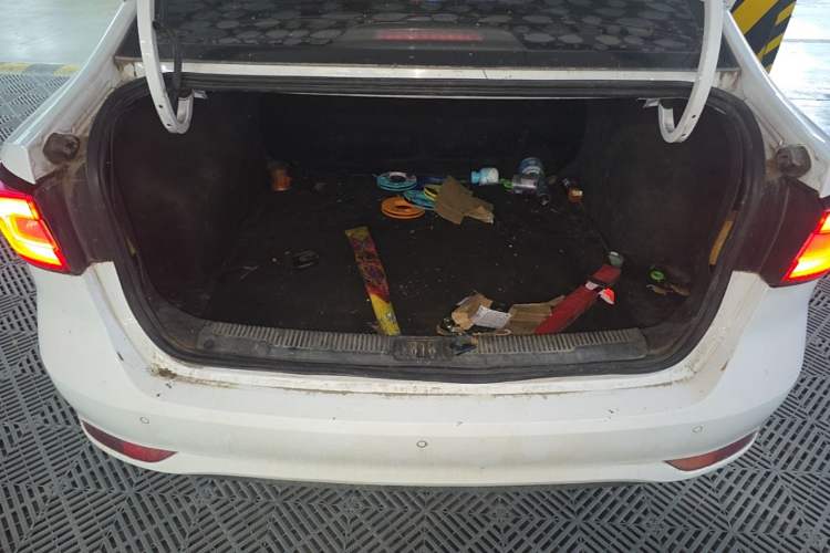 Used Roewe i5 2019 1.5L Automatic 4G Connected Langyue Edition Trunk