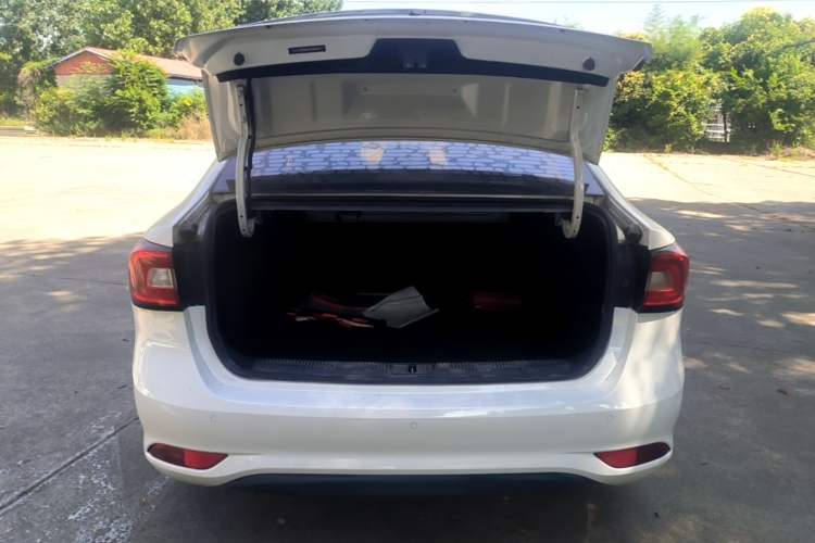 Used Roewe i5 2019 1.5L Automatic 4G Connected Langhao Edition Trunk