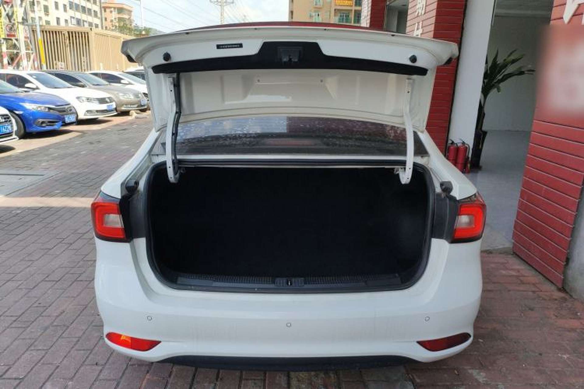 Used Roewe i5 2019 20T Automatic 4G Connect Luxury Flagship Edition Trunk