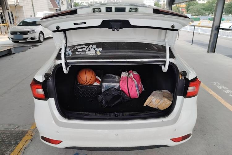 Used Roewe i5 2019 1.5L Automatic 4G Connected Linghao Edition Trunk