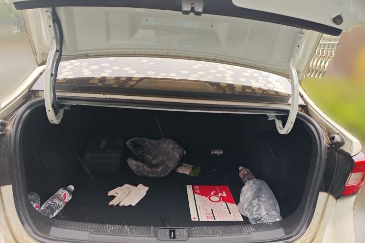Used Roewe i5 2019 1.5L Manual 4G Connected Langyue Edition Trunk