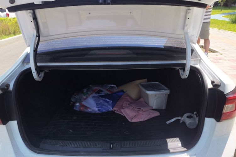 Used Roewe i5 2019 1.5L Automatic 4G Connected Linghao Edition Trunk