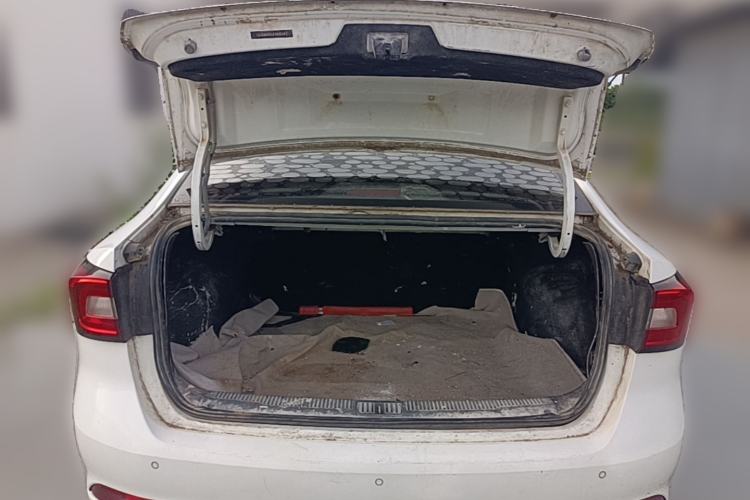 Used Roewe i5 2019 1.5L Automatic 4G Connected Langhao Edition Trunk