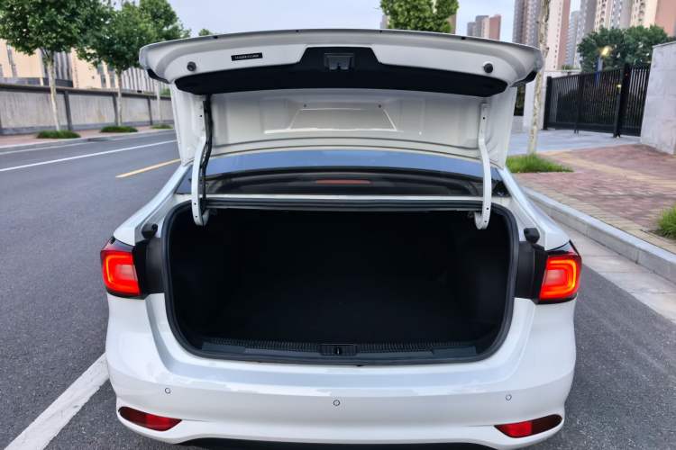 Used Roewe i5 2019 20T Automatic Intelligent Connectivity Super-Power Supreme Edition Trunk