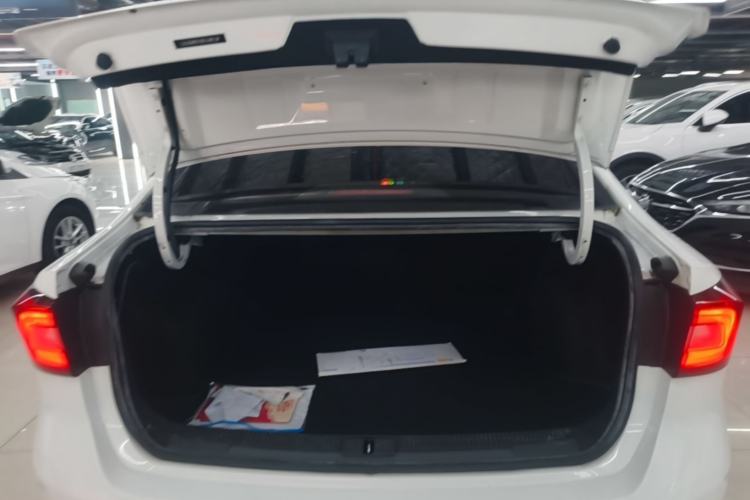 Used Roewe i5 2019 1.5L Automatic 4G Connected Linghao Edition Trunk