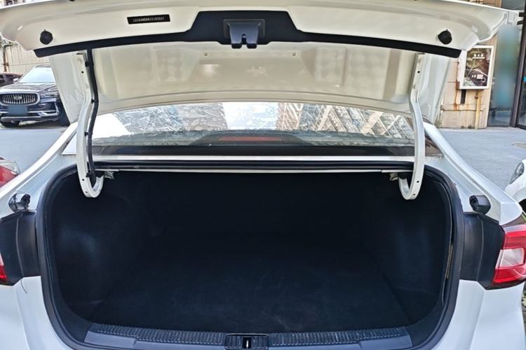 Used Roewe i5 2019 1.5L Automatic 4G Connected Langhao Edition Trunk