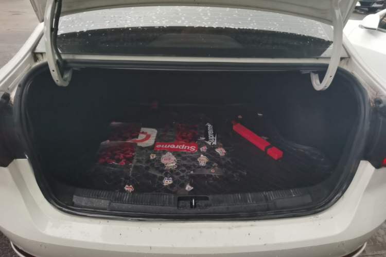 Used Roewe i5 2019 1.5L Automatic 4G Connected Langhao Edition Trunk