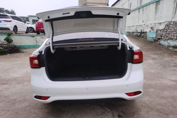 Used Roewe i5 2019 1.5L Automatic 4G Connected Langhao Edition Trunk