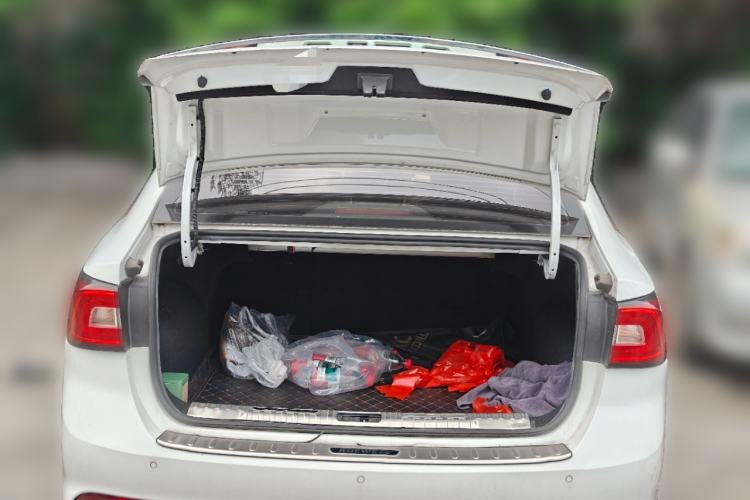 Used Roewe i5 2019 1.5L Automatic 4G Connected Langhao Edition Trunk