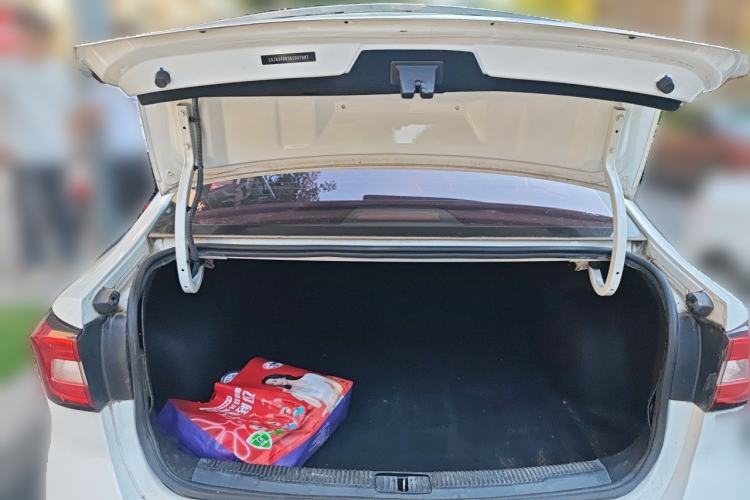 Used Roewe i5 2019 1.5L Automatic 4G Connected Langhao Edition Trunk