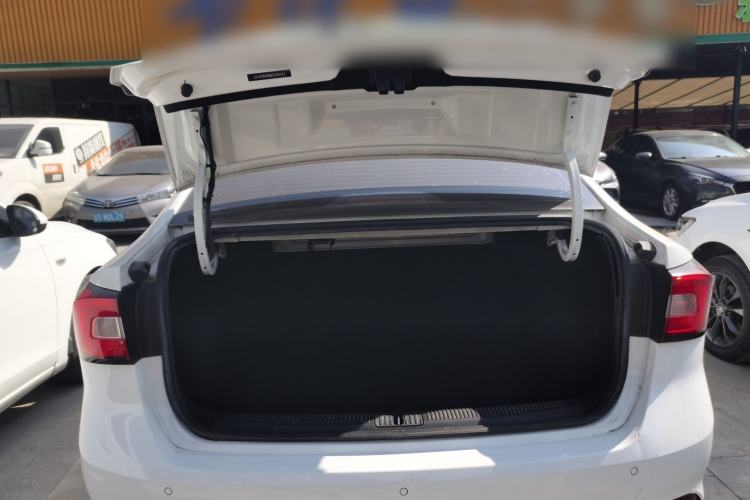 Used Roewe i5 2019 1.5L Manual 4G Connect Leehao Flagship Edition Trunk