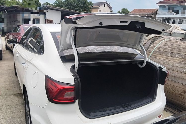 Used Roewe i5 2019 1.5L Manual 4G Connectable Langhao Edition Trunk
