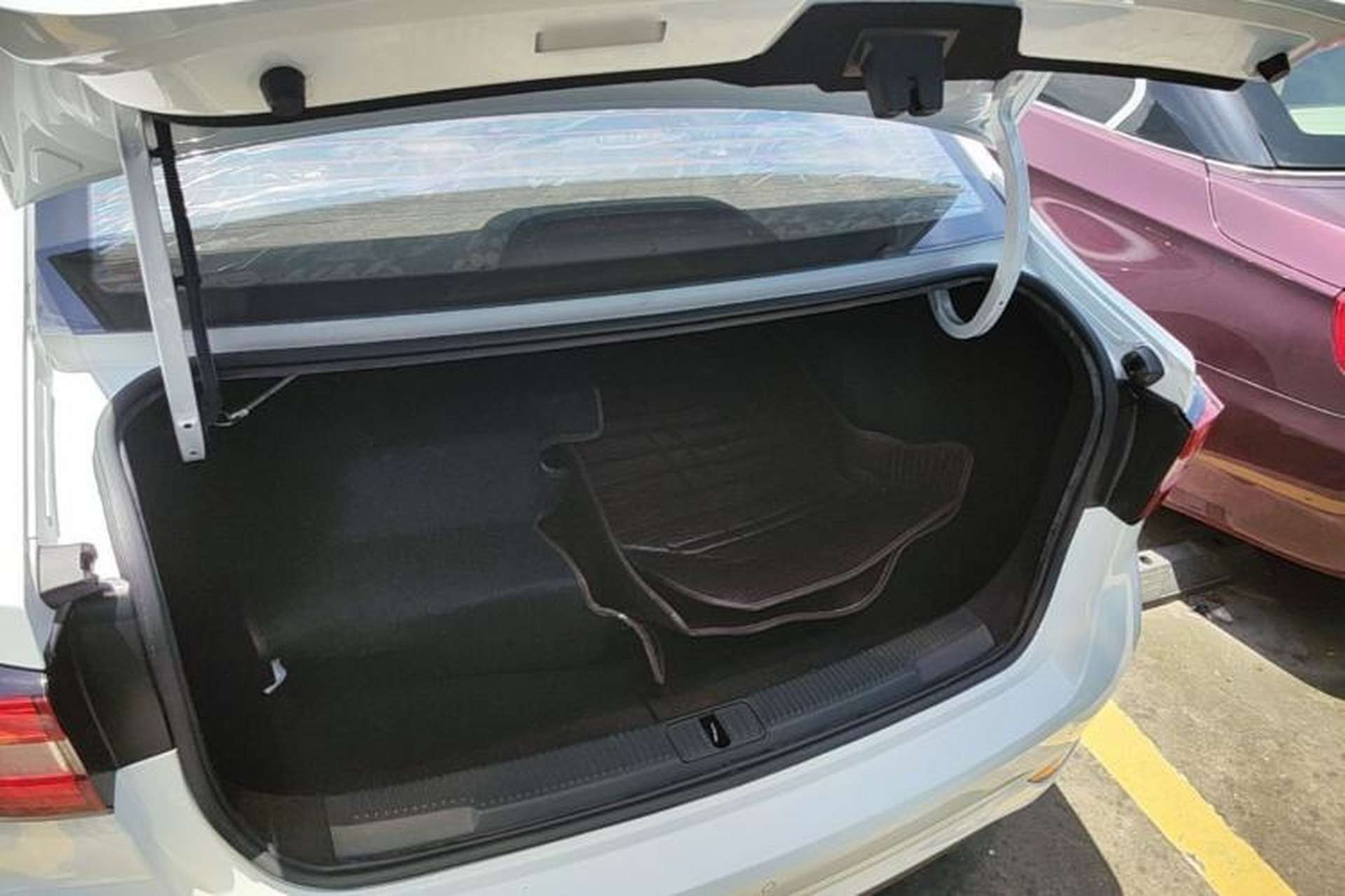 Used Roewe i5 2019 1.5L Automatic 4G Connected Linghao Flagship Edition Trunk