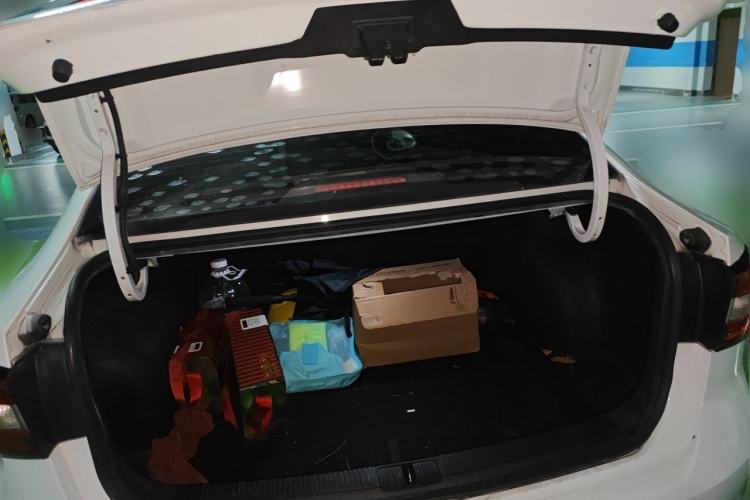 Used Roewe i5 2019 1.5L Automatic 4G Connected Langyue Edition Trunk