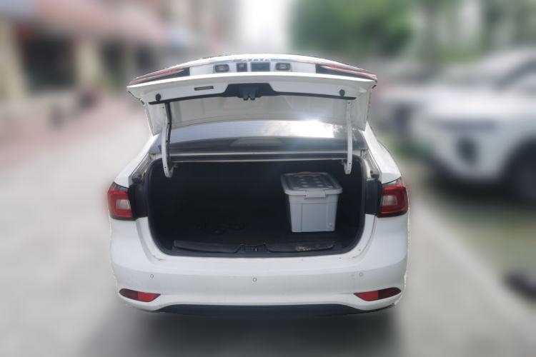 Used Roewe i5 2019 1.5L Automatic 4G Connected Langhao Edition Trunk