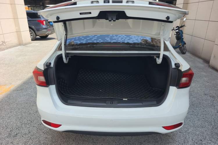 Used Roewe i5 2019 1.5L Automatic 4G Connected Langhao Edition Trunk