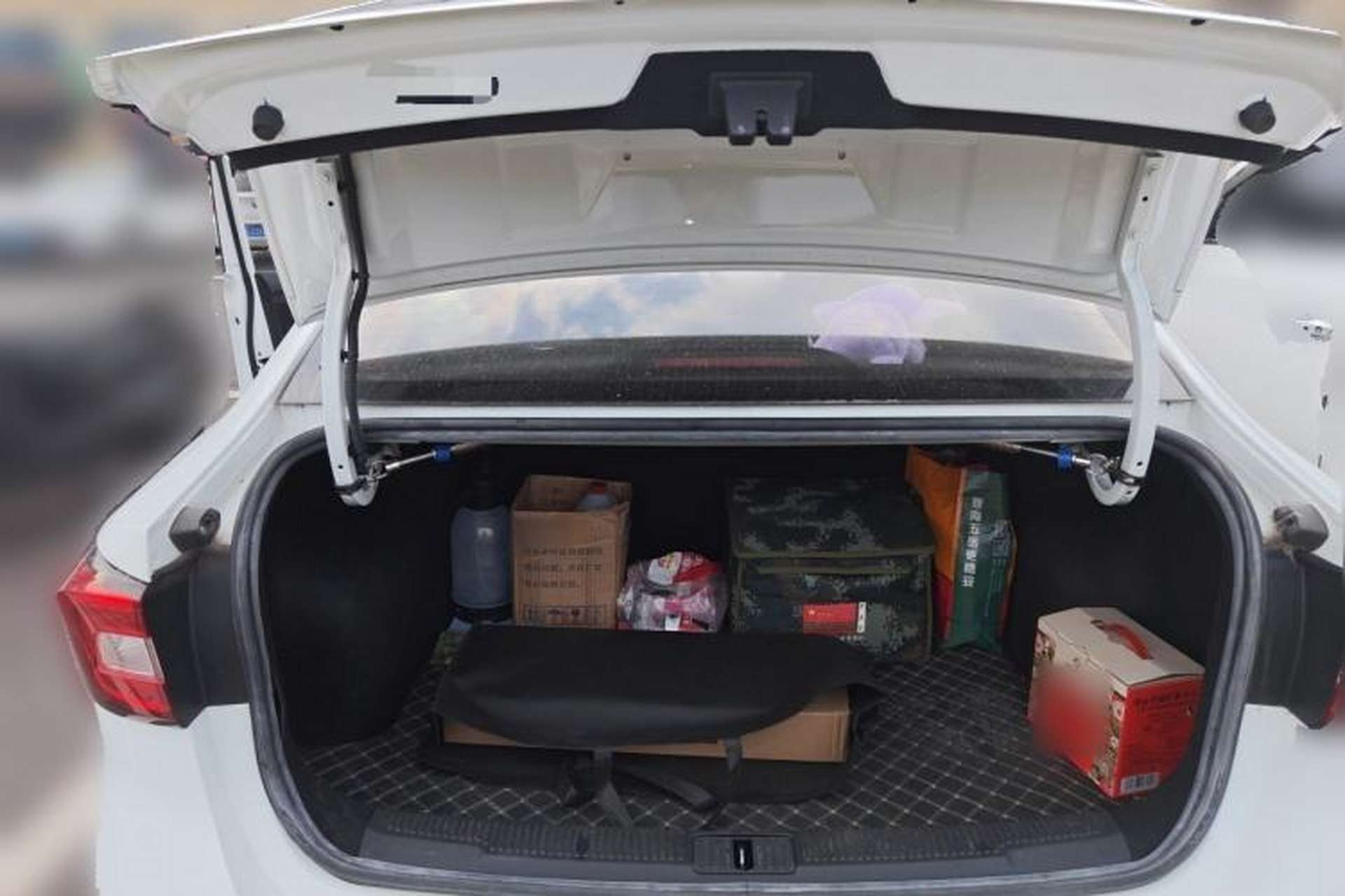 Used Roewe i5 2019 1.5L Automatic 4G Connected Linghao Flagship Edition Trunk