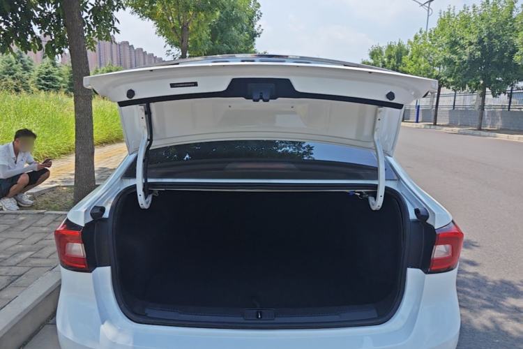 Used Roewe i5 2019 1.5L Automatic 4G Connected Langhao Edition Trunk