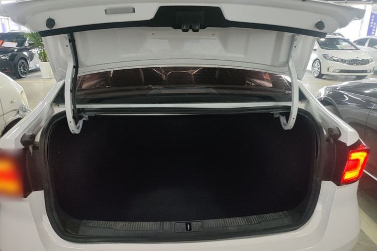 Used Roewe i5 2019 1.5L Automatic 4G Connected Langhao Edition Trunk