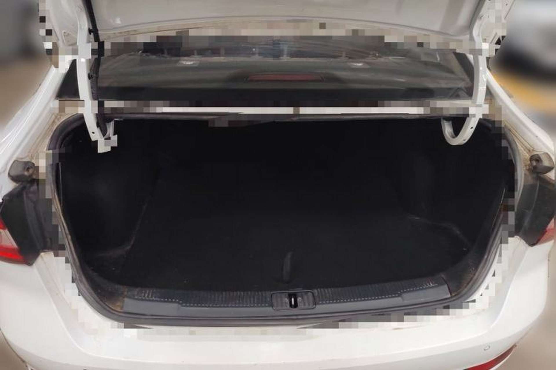 Used Roewe i5 2019 1.5L Automatic 4G Connected Linghao Edition Trunk