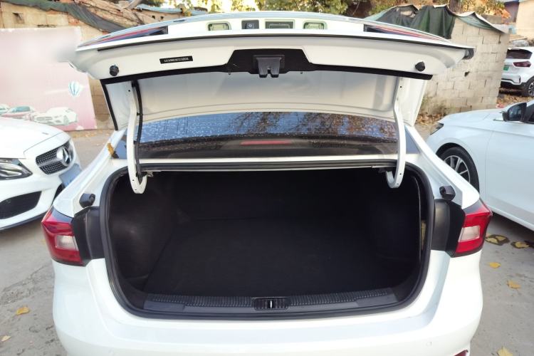 Used Roewe i5 2019 1.5L Automatic 4G Connected Langyue Edition Trunk