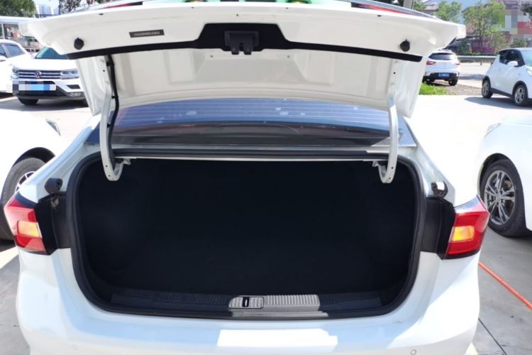 Used Roewe i5 2019 1.5L Manual 4G Connect Leehao Flagship Edition Trunk