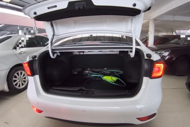 Used Roewe i5 2019 1.5L Manual 4G Connectable Langhao Edition Trunk