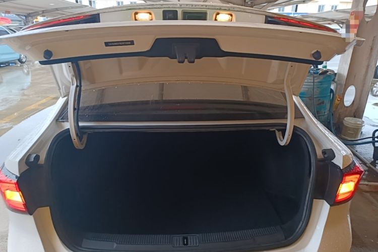 Used Roewe i5 2019 1.5L Manual 4G Connected Langyue Edition Trunk