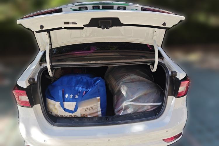Used Roewe i5 2019 1.5L Automatic 4G Connected Linghao Edition Trunk