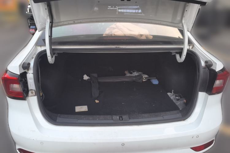 Used Roewe i5 2019 1.5L Manual 4G Connectable Langhao Edition Trunk