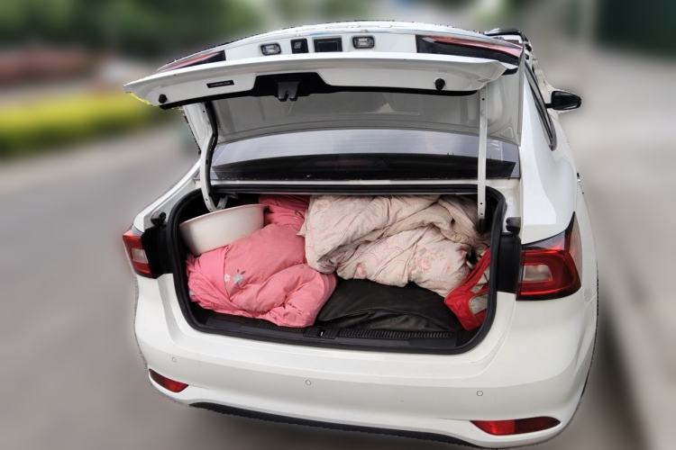 Used Roewe i5 2019 1.5L Automatic 4G Connected Linghao Edition Trunk