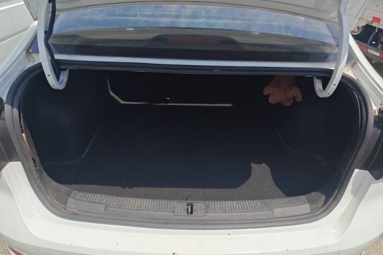 Used Roewe i5 2019 1.5L Automatic 4G Connected Langyue Edition Trunk