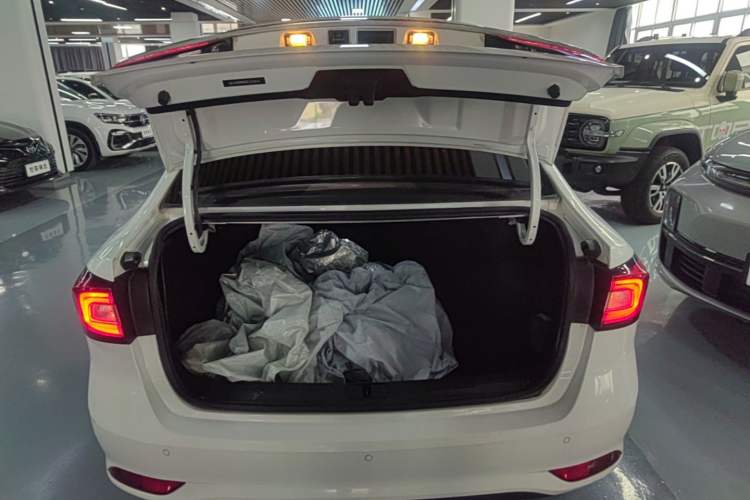 Used Roewe i5 2019 1.5L Automatic 4G Connected Langhao Edition Trunk